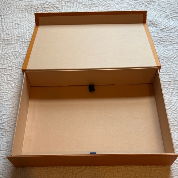 Louis Vuitton Magnetic Orange Box and LV Red Ribbon - Picture 3 of 7